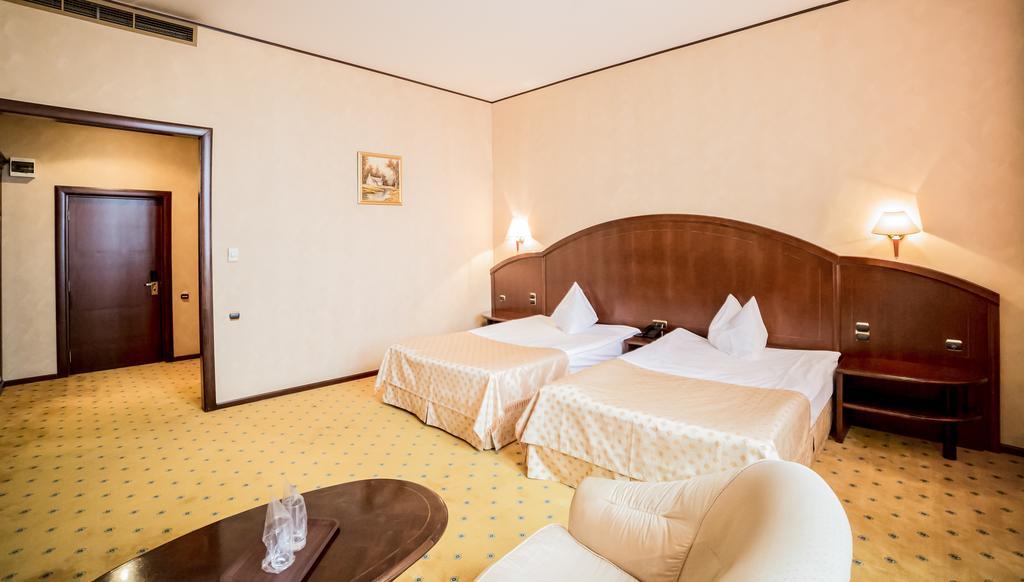 Hotel Imperial Inn Târgu-Mureş Extérieur photo