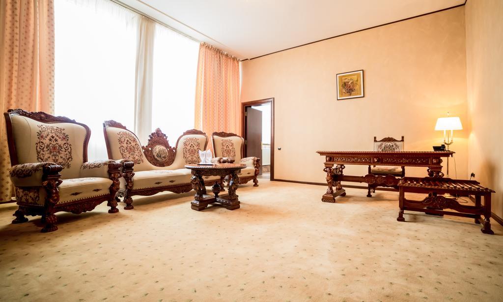 Hotel Imperial Inn Târgu-Mureş Extérieur photo