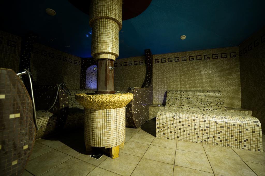 Hotel Imperial Inn Târgu-Mureş Extérieur photo